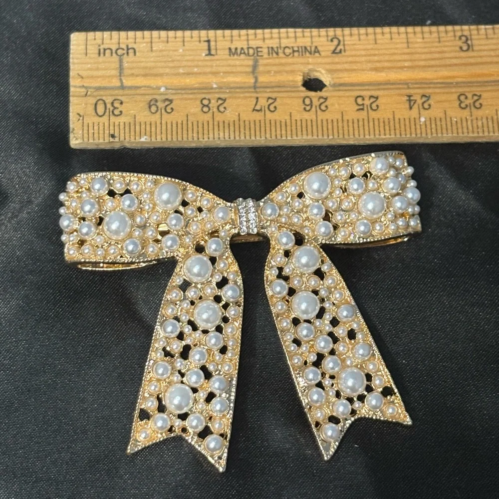 Elegant Gold and Pearl Bow Barrette - Picture 3 of 3